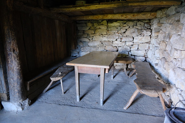 Table @ Chalet d'Aigue Faru @ Saint-Ferréol