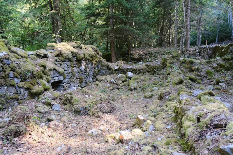 Ruine du vieux moulin @ Le Bouchet-Mont-Charvin